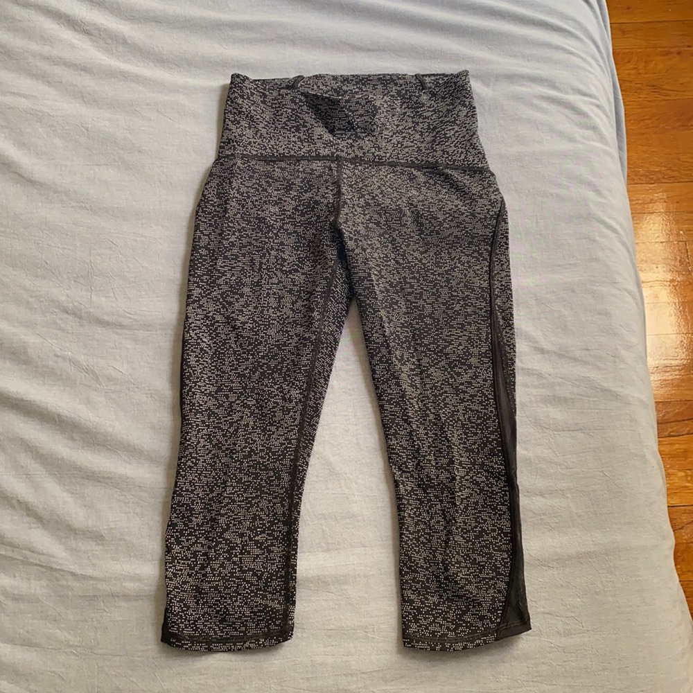 Lululemon cropped high rise leggings, size 4
